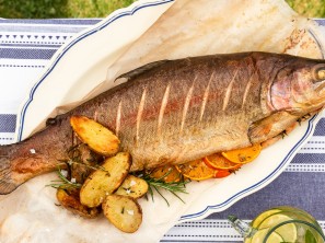 SPAR Mahlzeit Gegrillte Lachsforelle mit Rosmarin-Lavendel Erdäpfel