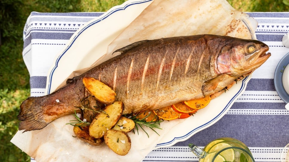 SPAR Mahlzeit Gegrillte Lachsforelle mit Rosmarin-Lavendel Erdäpfel