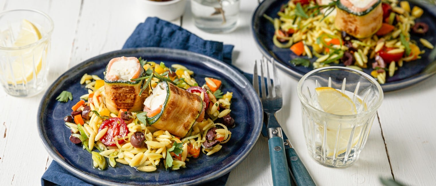 SPAR Mahlzeit Griechischer Kritharaki Salat mit Lachsröllchen