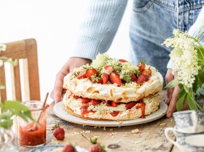 SPAR Mahlzeit Mandeltorte mit Mascarpone Holundercreme