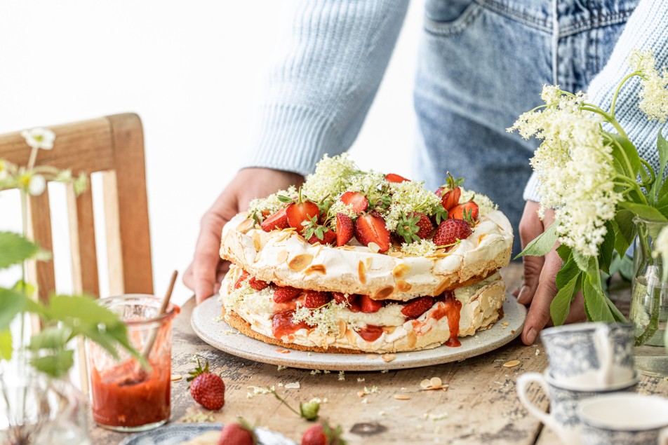 SPAR Mahlzeit Mandeltorte mit Mascarpone Holundercreme