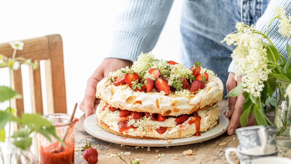 SPAR Mahlzeit Mandeltorte mit Mascarpone Holundercreme