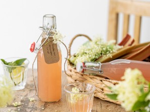 SPAR Mahlzeit Rhabarber Holunder Sirup