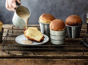 SPAR Mahlzeit Warme Buchteln mit Kaffeekruste und Macciatosauce