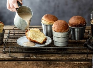 SPAR Mahlzeit Warme Buchteln mit Kaffeekruste und Macciatosauce