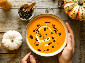 SPAR Mahlzeit Pikante Kürbissuppe mit Kernöl