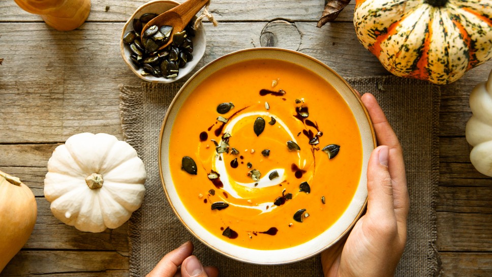 SPAR Mahlzeit Pikante Kürbissuppe mit Kernöl