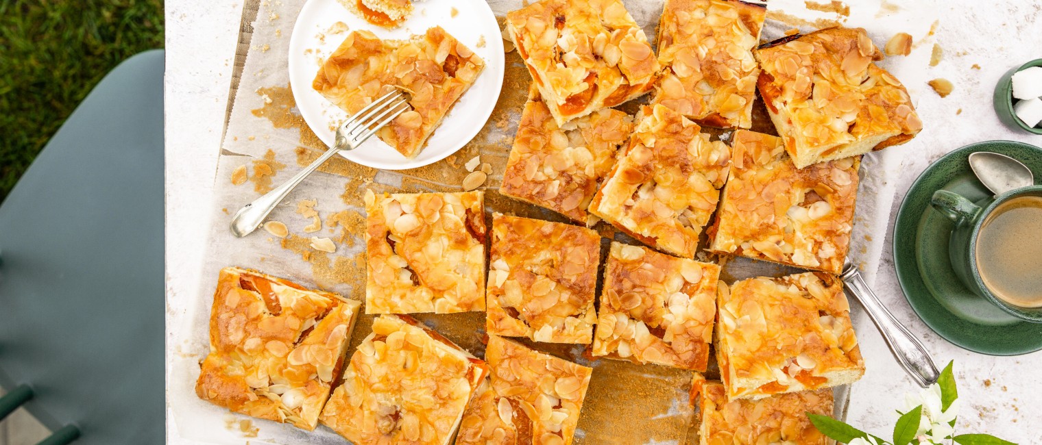 Schneller versunkener Marillenkuchen mit Mandeln
