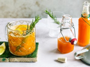 SPAR Mahlzeit Marillen-Rosmarin-Sirup