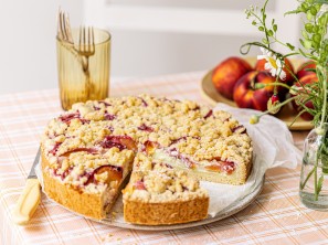 SPAR Mahlzeit! Nektarinen-Kuchen mit Pudding und Streuseln