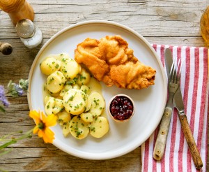 SPAR Mahlzeit Schnitzel mit Erdäpfelsalat und Preiselbeeren