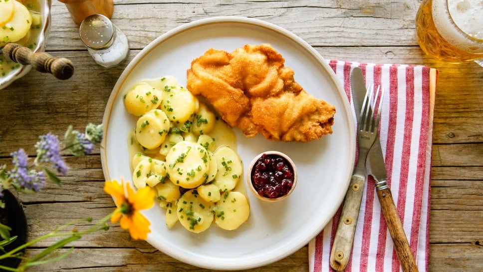 SPAR Mahlzeit Schnitzel mit Erdäpfelsalat und Preiselbeeren