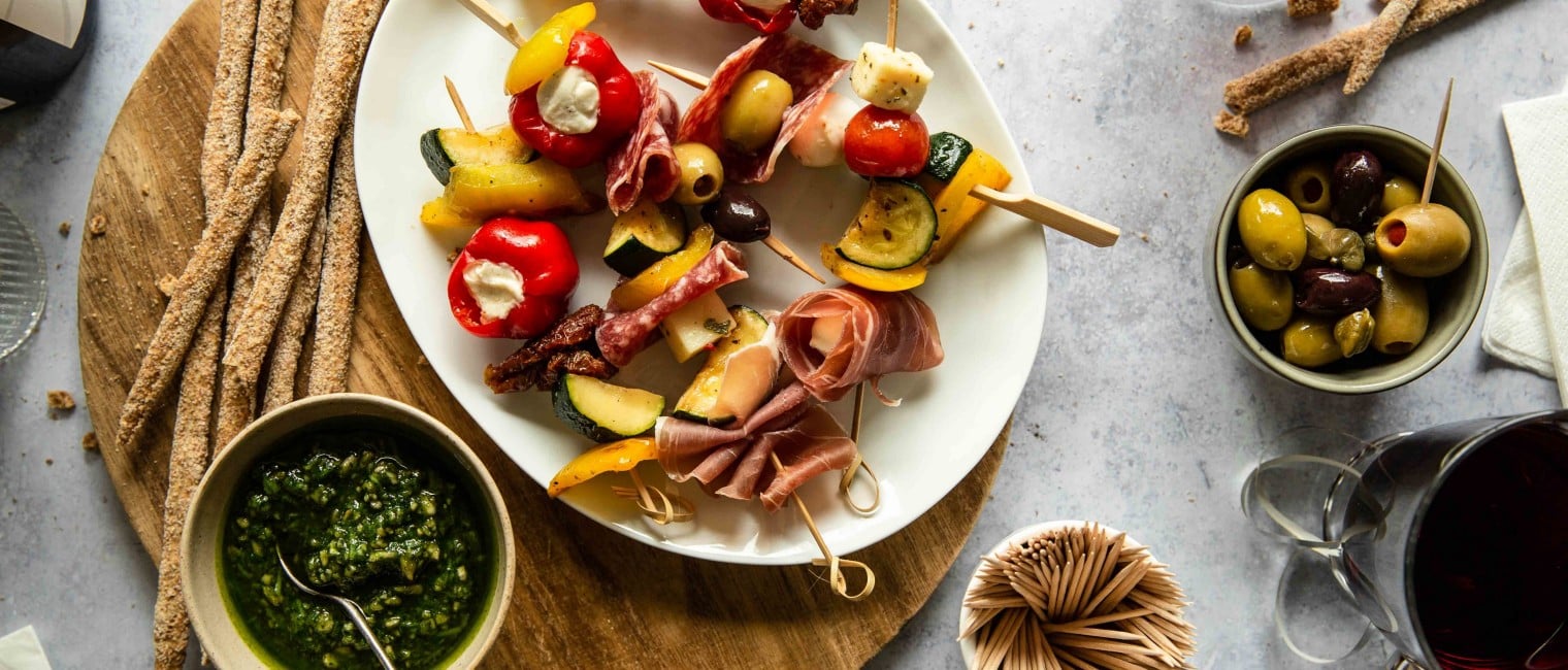 SPAR Mahlzeit Bunte Antipasti-Spieße mit Kräuterpesto