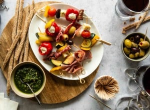 SPAR Mahlzeit Bunte Antipasti-Spieße mit Kräuterpesto