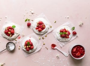 SPAR Mahlzeit Kleine Rhabarber-Himbeer-Pavlovas