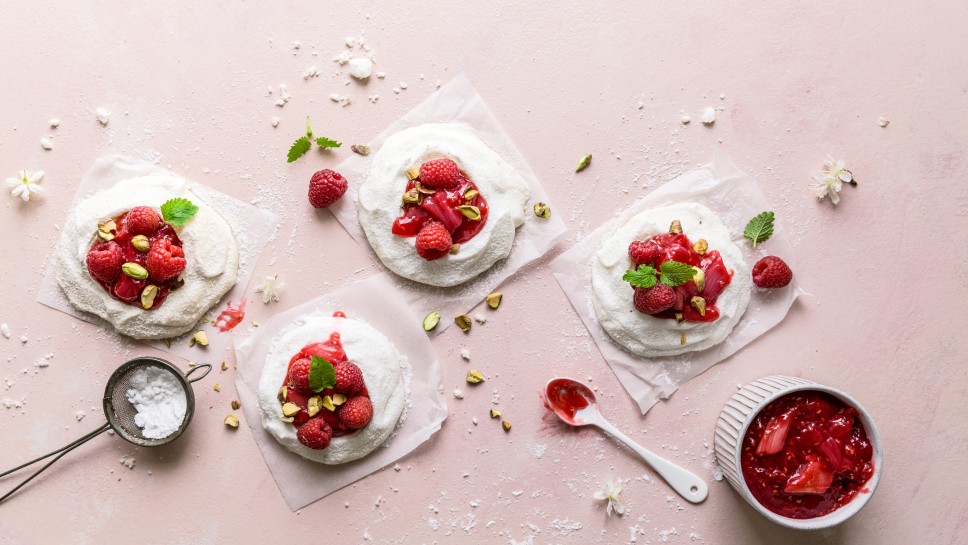 SPAR Mahlzeit Kleine Rhabarber-Himbeer-Pavlovas