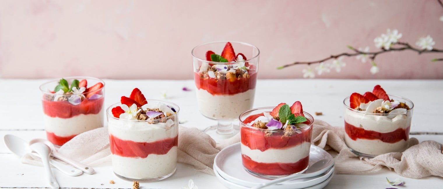 SPAR Mahlzeit Vanille-Rhabarber Schichtdessert mit Granola