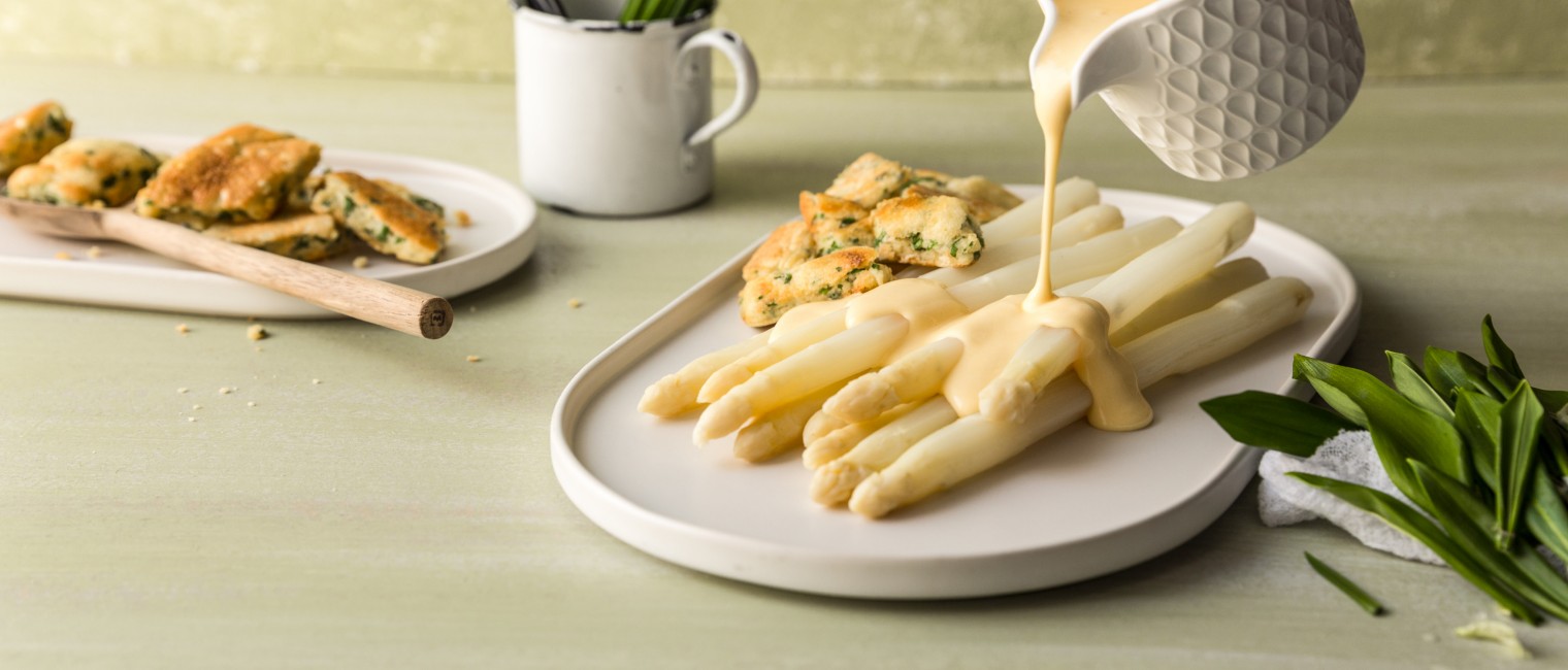 Weißer Spargel mit Sauce Hollandaise und