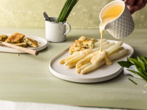 SPAR Mahlzeit Weißer Spargel mit Sauce Hollandaise und Kräuterschmarrn