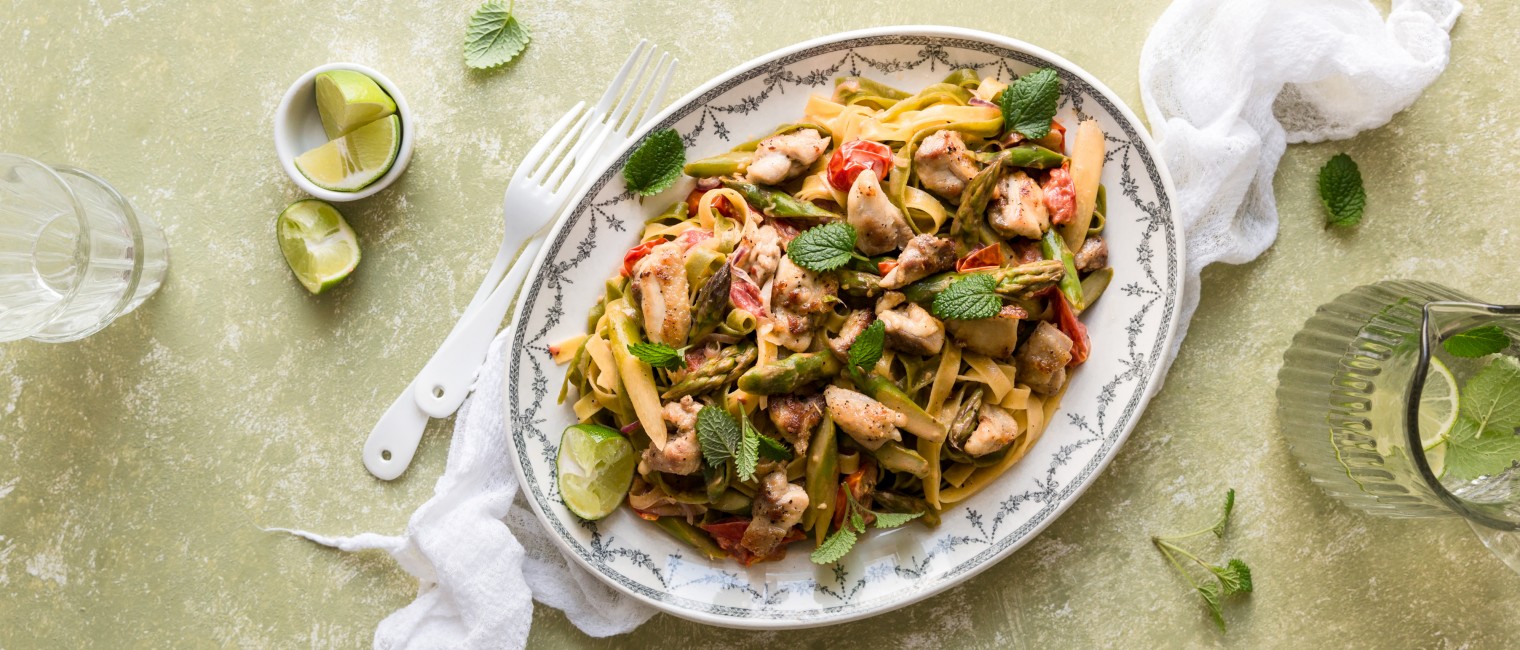 SPAR Mahlzeit Cremige Spargel-Pasta mit knusprigem Hendl