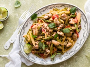 SPAR Mahlzeit Cremige Spargel-Pasta mit knusprigem Hendl