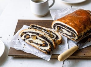 Saftiger Germteig-Mohnstrudel