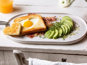 SPAR Mahlzeit Ham & Egg Herztoast mit Avocado