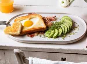 SPAR Mahlzeit Ham & Egg Herztoast mit Avocado