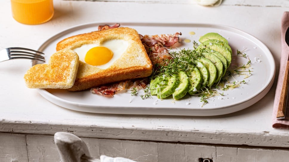 SPAR Mahlzeit Ham & Egg Herztoast mit Avocado