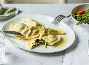Ravioli mit Mangold-Schafskäsefüllung