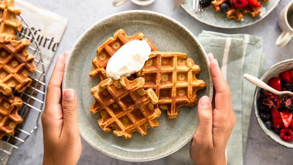 SPAR Mahlzeit Süßkartoffelwaffeln mit marinierten Beeren
