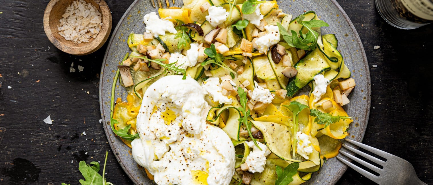 SPAR Mahlzeit Zucchini-Carpaccio mit Kräuterseitlingen und Burrata