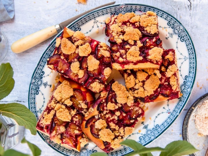 Zwetschkenfleck mit Streusel und Zimtschlagobers