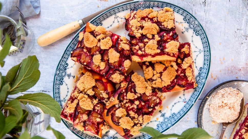 Zwetschkenfleck mit Streusel » Rezept mit Germteig | SPAR Mahlzeit!