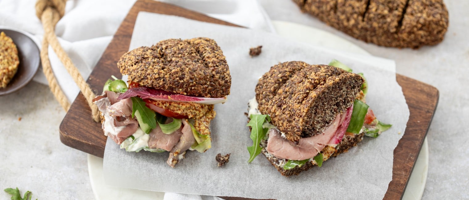 Leinsamen-Sandwich mit Roast Beef