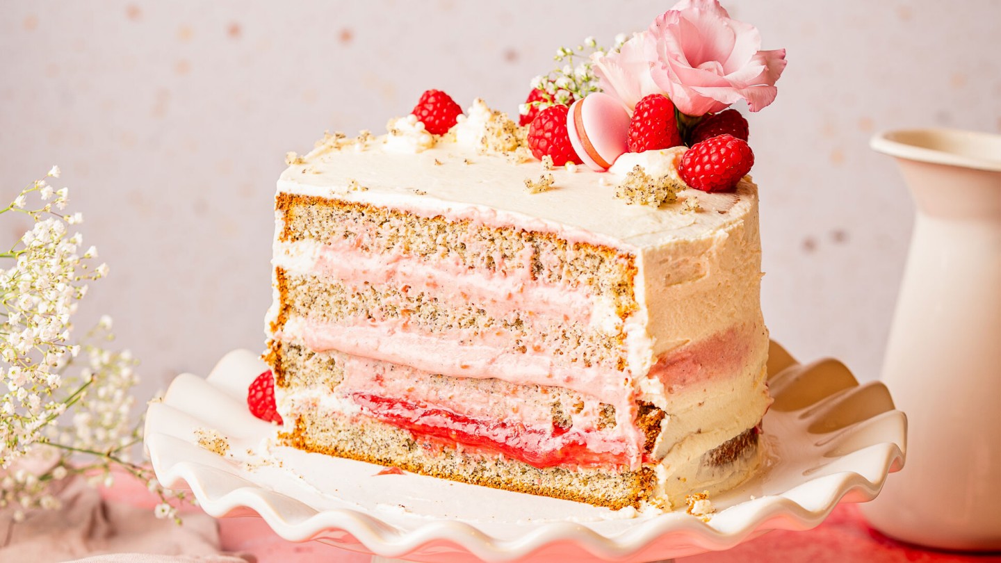 Mohntorte mit fruchtigem Himbeerkern