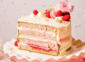 Mohntorte mit fruchtigem Himbeerkern