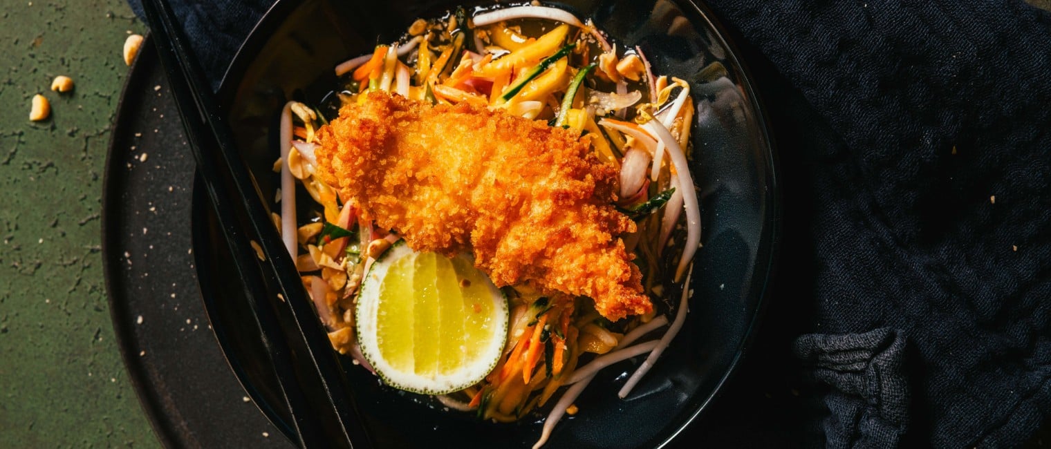 Hühnerfilet Altwiener Art mit Asia-Salat