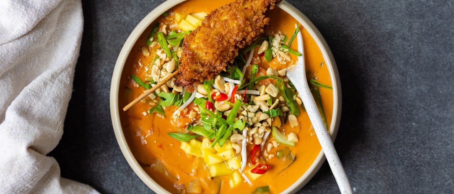 Schnelle Thai-Curry-Suppe mit Schnitzel-Spießen