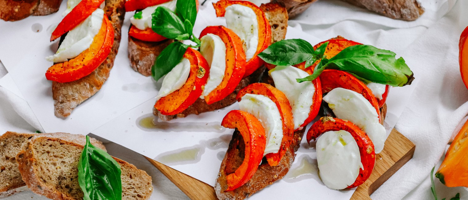 SPAR Mahlzeit Bruschetta im Ofenkürbis-Caprese Style