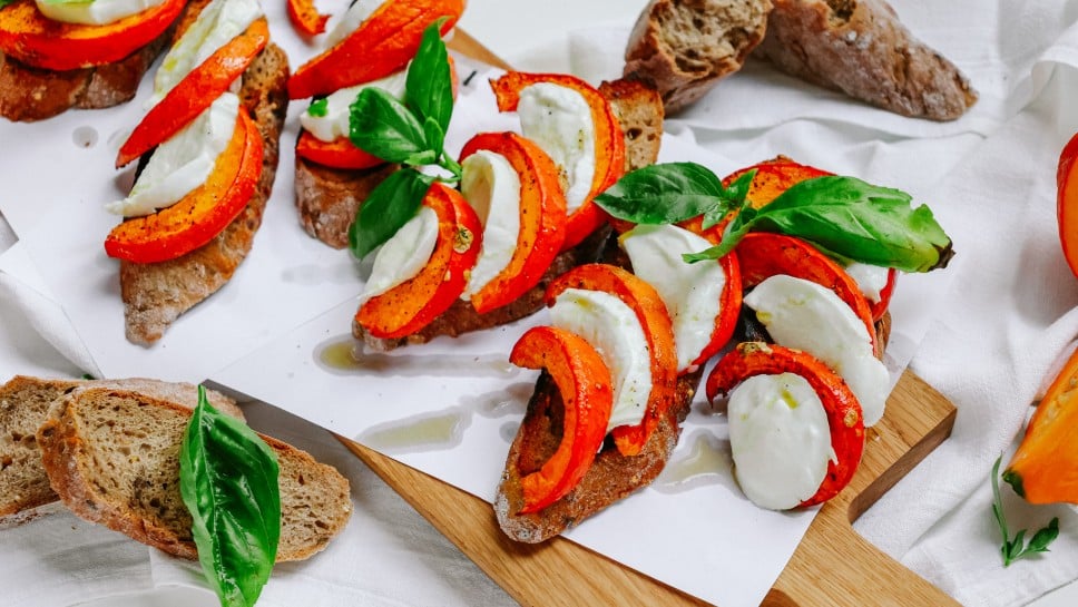 SPAR Mahlzeit Bruschetta im Ofenkürbis-Caprese Style