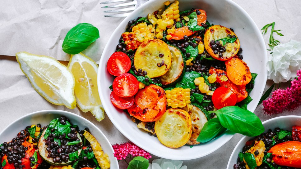 SPAR Mahlzeit Sommergemüse-Belugalinsen-Salat