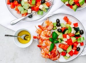 SPAR Mahlzeit Wassermelonen-Feta-Gurken-Salat-mit-Garnelenspieß