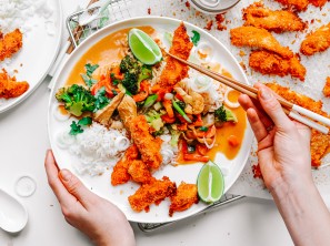 SPAR Mahlzeit Gemüsecurry mit gebackenen Kokos-Hähnchen