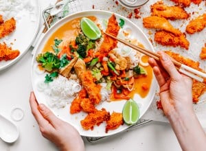 SPAR Mahlzeit Gemüsecurry mit gebackenen Kokos-Hähnchen