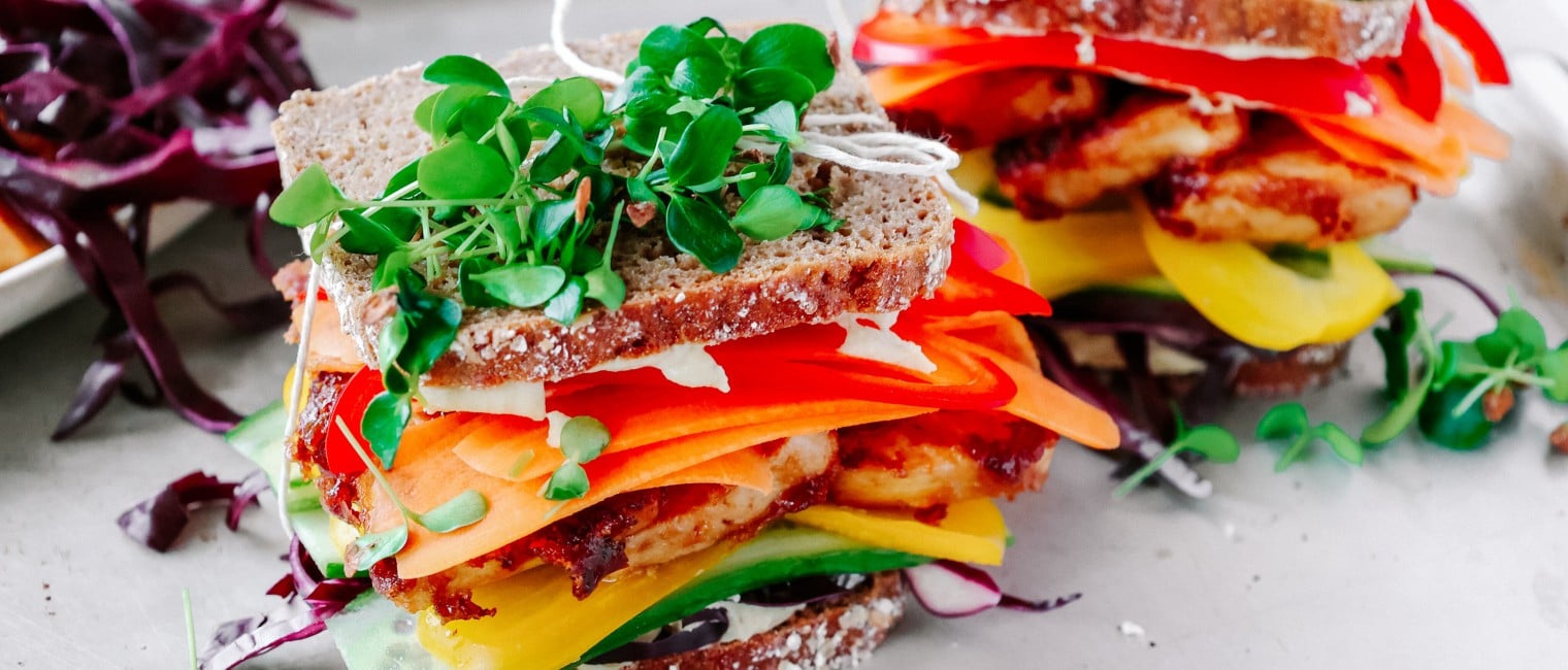 SPAR Mahlzeit Regenbogensandwich mit Sataytofu