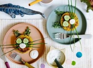 Couscous-Bratlinge mit Sauerrahm-Dip