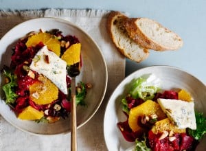 SPAR Mahlzeit Marinierte Rote Rüben mit Salat, Orangen, gerösteten Nüssen und Blauschimmelkäse