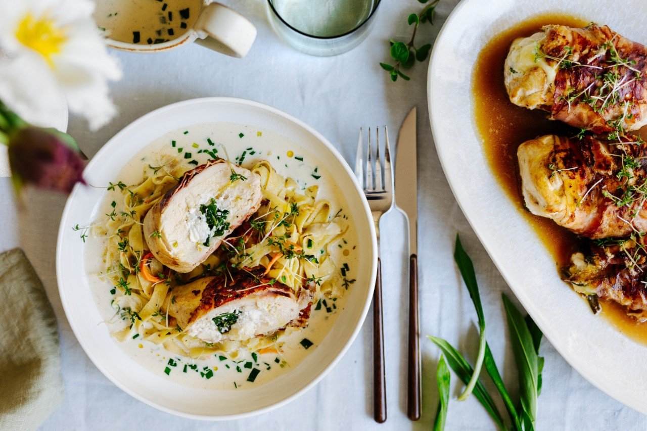 Gefüllte Hühnerbrust mit Bärlauch und Ricotta Gefüllte Hühnerbrust mit Bärlauch und Ricotta
