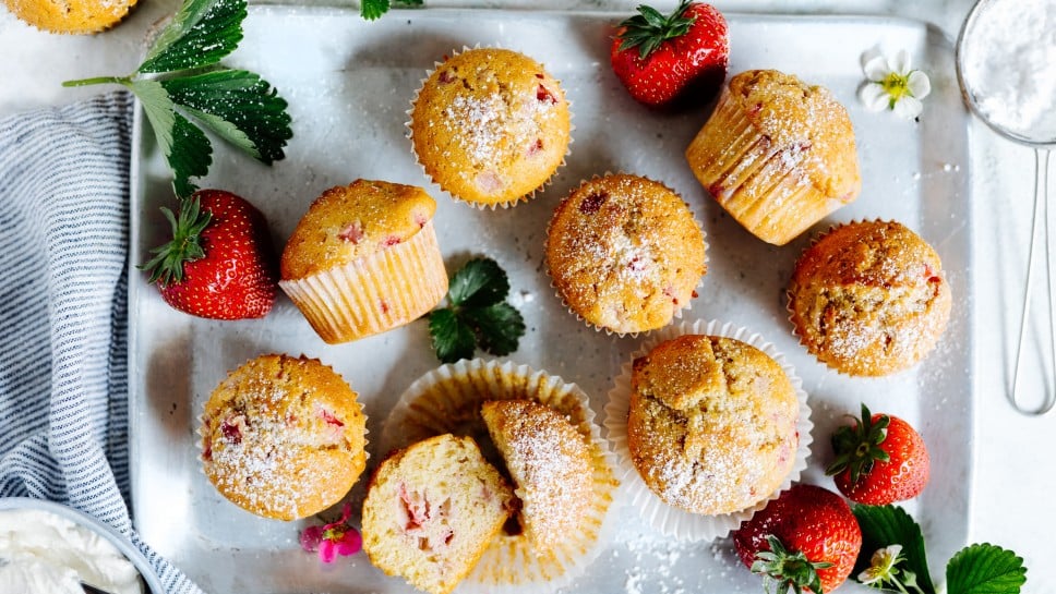 Flaumige Erdbeermuffins » Rezept | SPAR Mahlzeit!